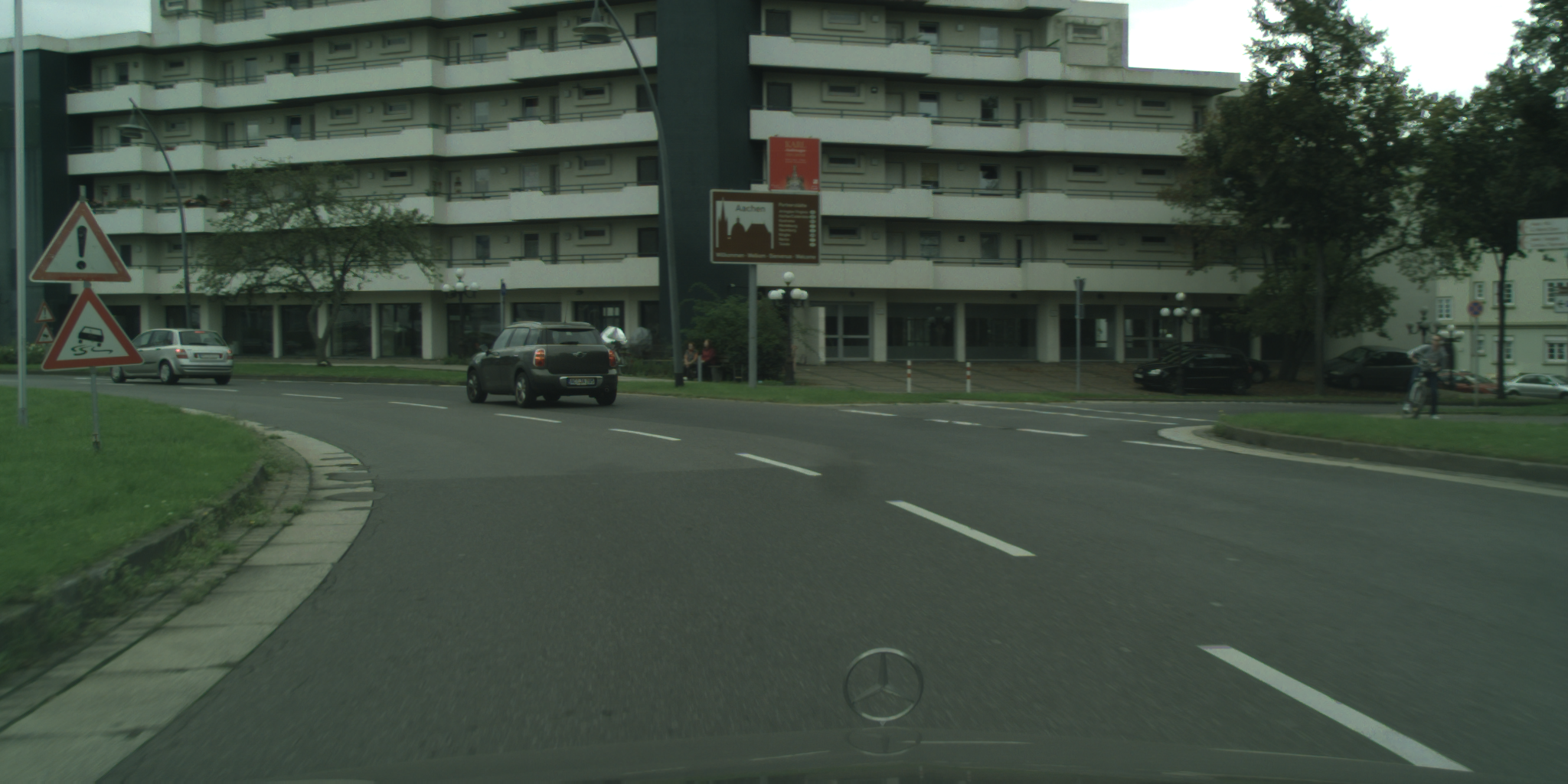 aachen_000000_000019_leftImg8bit